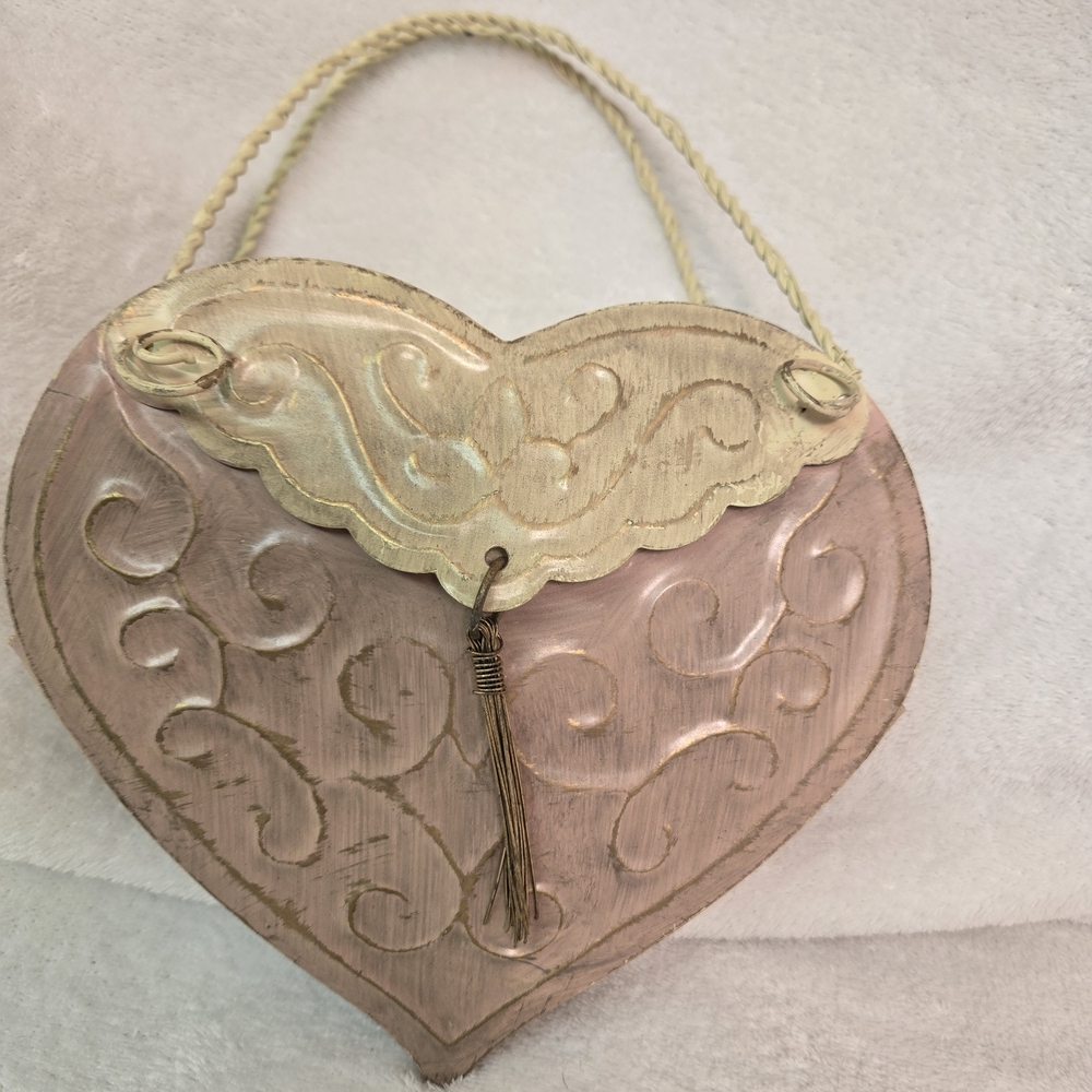Vintage Metal Heart-Shaped Decorative Wall Hanging
